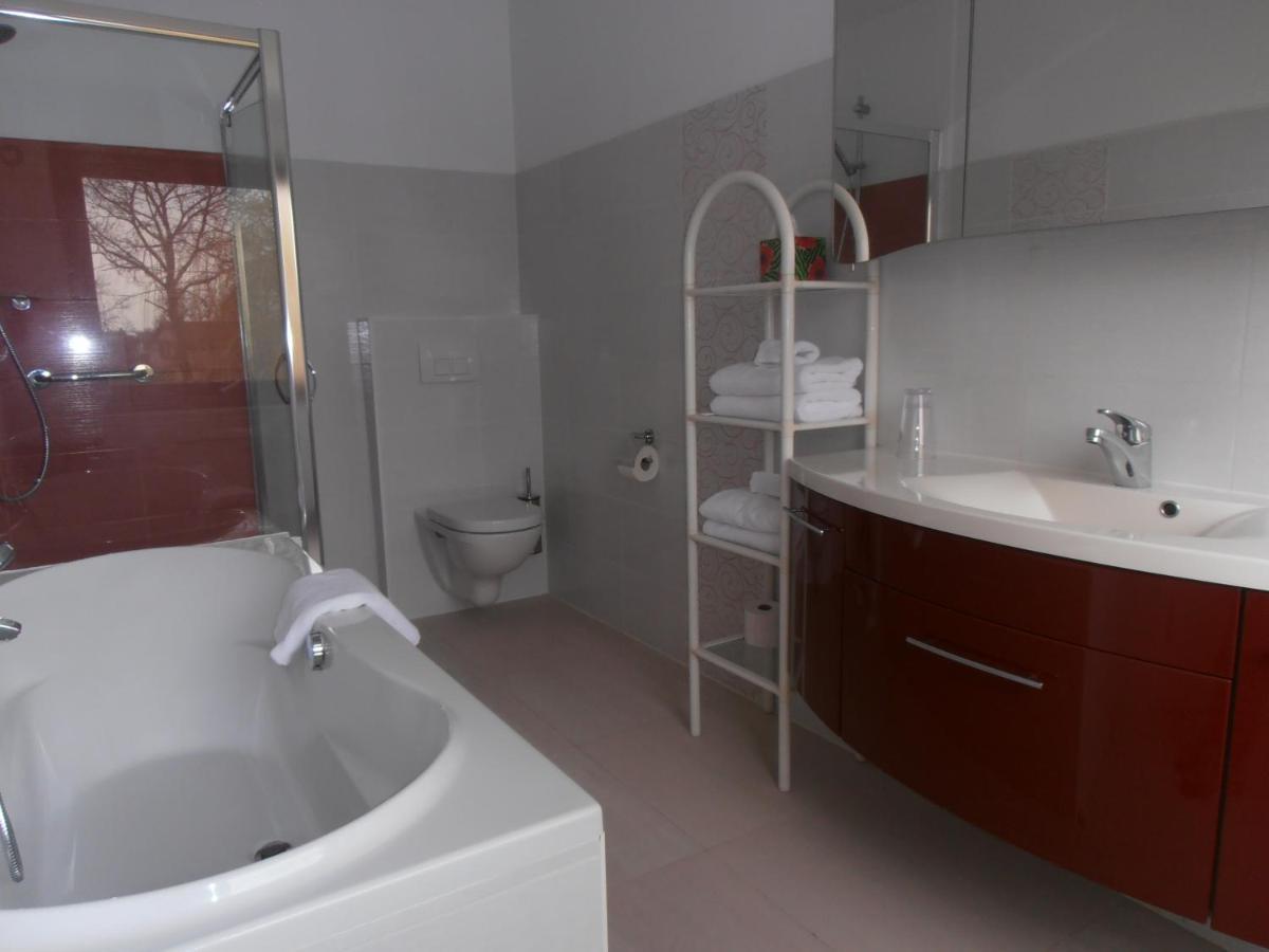 B&B Jossefin Tuinen Lanaken Exterior photo